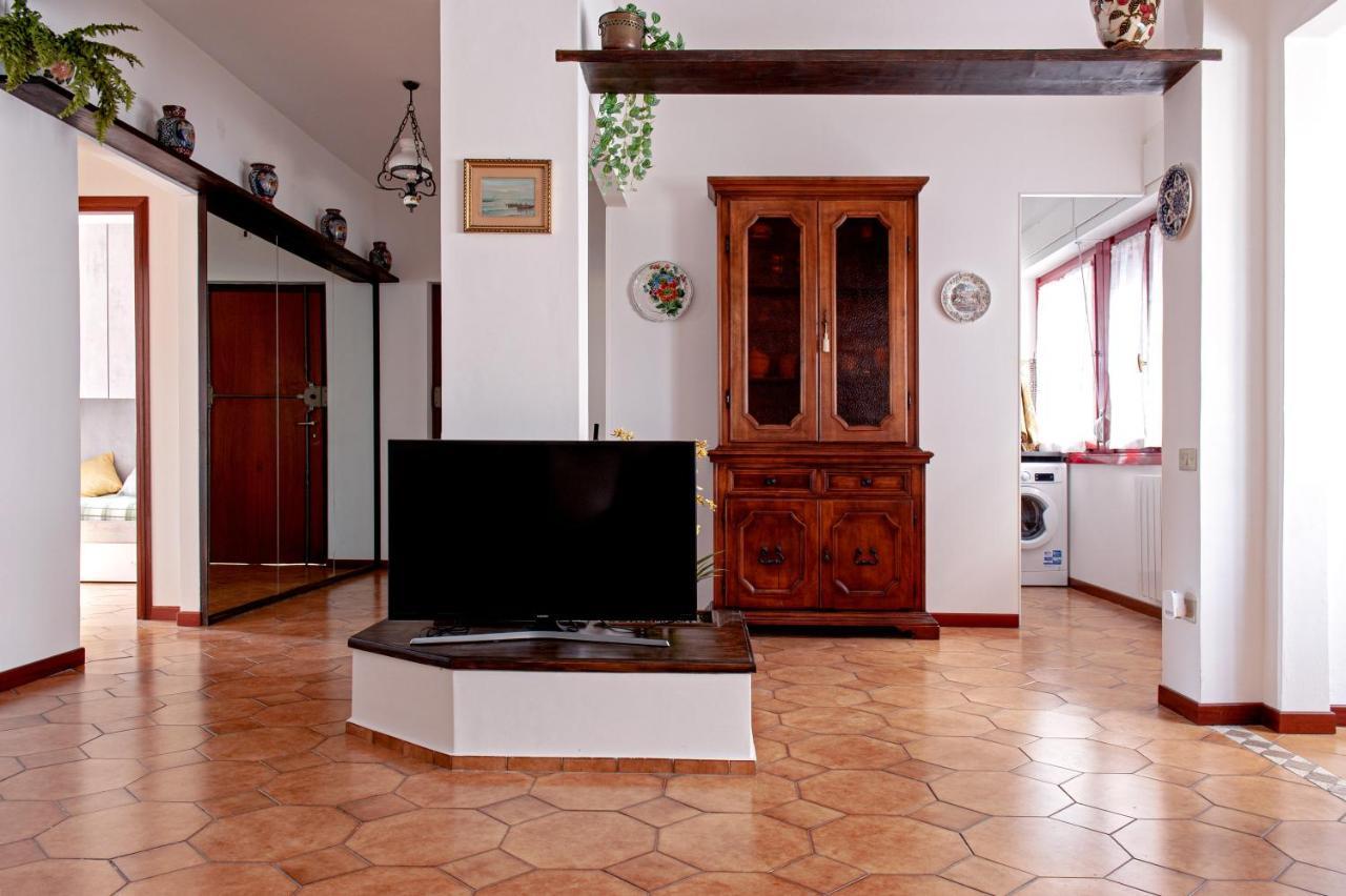 Casina Di Liliana Apartment Livorno Bagian luar foto