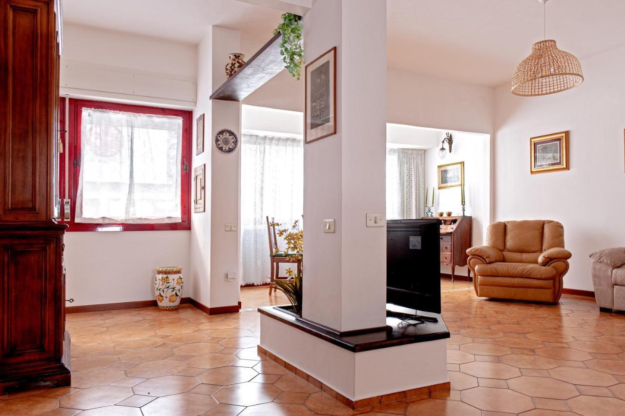 Casina Di Liliana Apartment Livorno Bagian luar foto