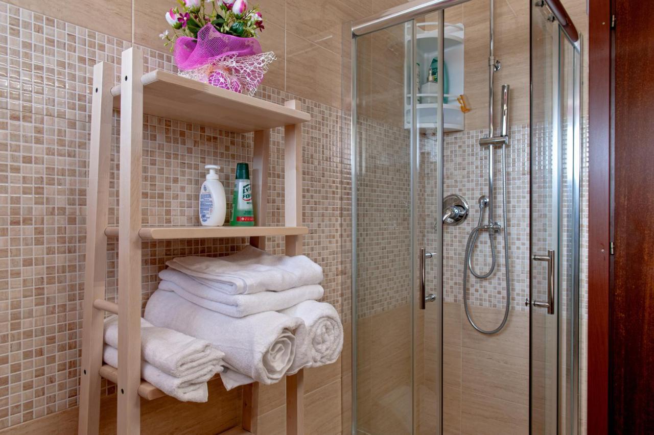 Casina Di Liliana Apartment Livorno Bagian luar foto